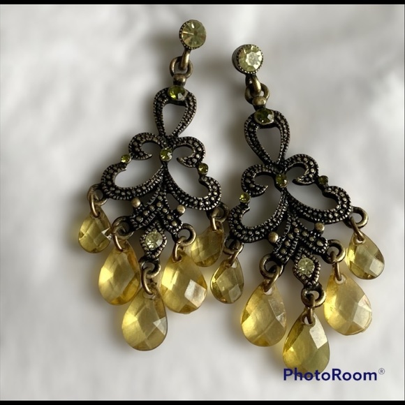 Jewelry - 𝅺Green and Black Earrings